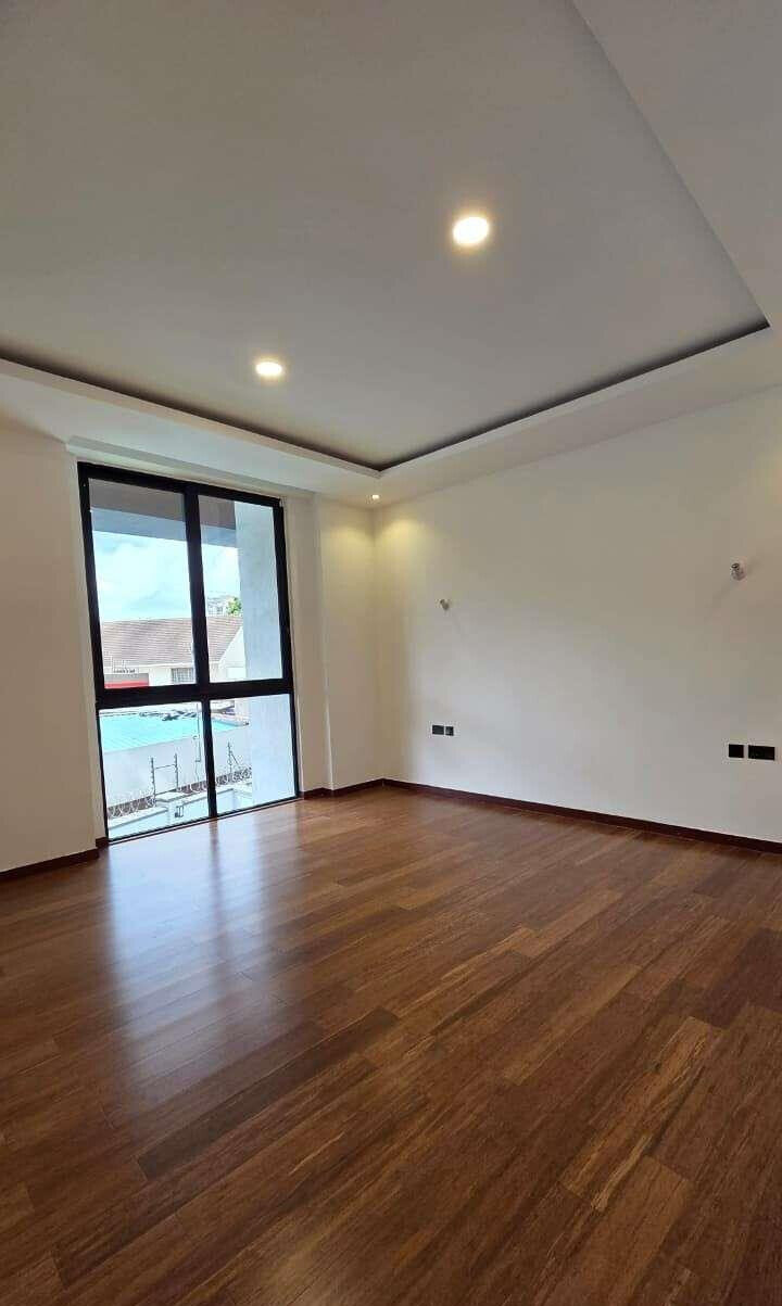 8-Bedroom Duplex with Private Garden & Clubhouse - Spring Valley