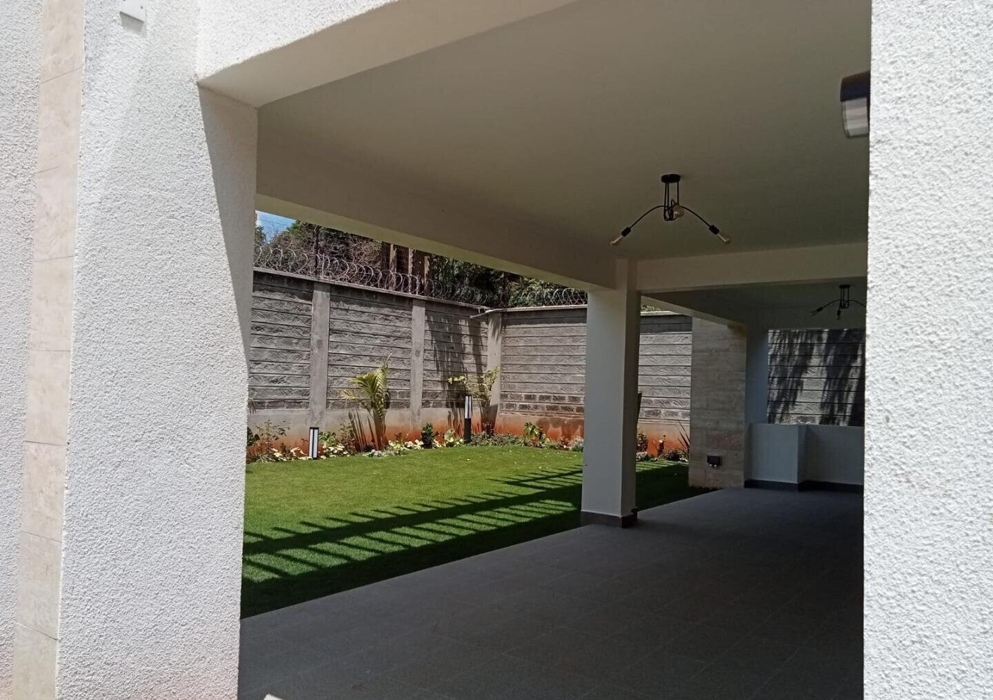 Newly Built 5-Bed Townhouse with Mature Garden - Lavington