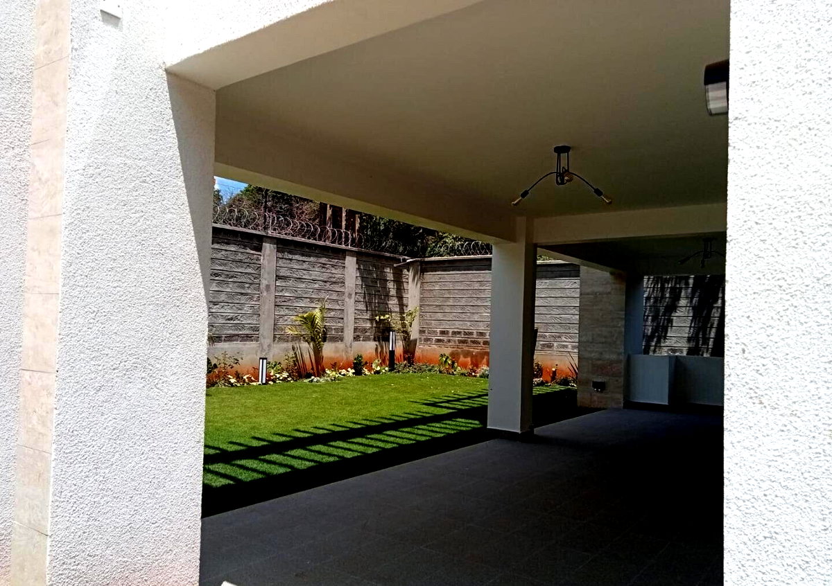 Newly Built 5-Bed Townhouse with Mature Garden - Lavington