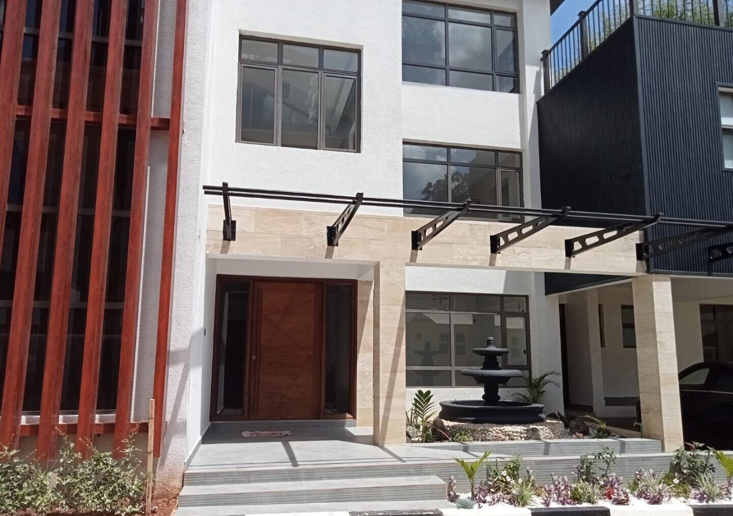 Newly Built 5-Bed Townhouse with Mature Garden - Lavington