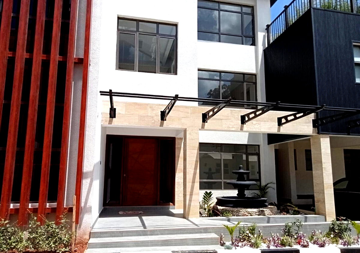 Newly Built 5-Bed Townhouse with Mature Garden - Lavington