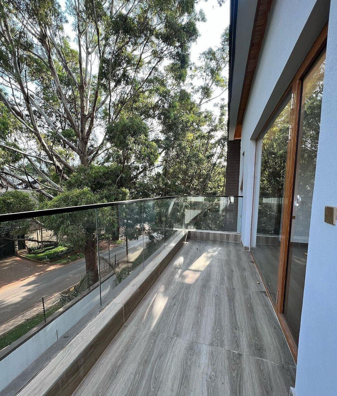 6-Ensuite Townhouse with Lift & Rooftop Terrace - Lavington