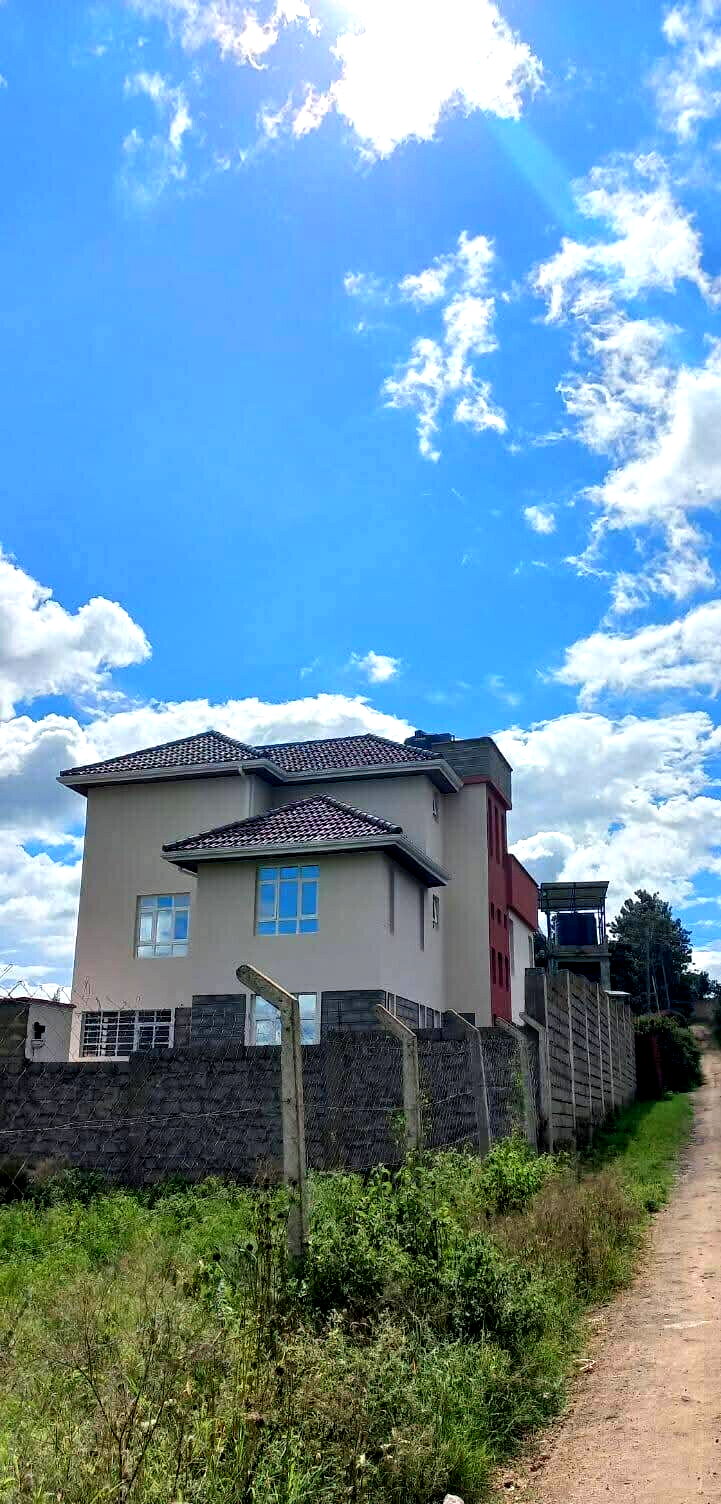 4BR Townhouse with Ngong Hills View & DSQ - Kiserian