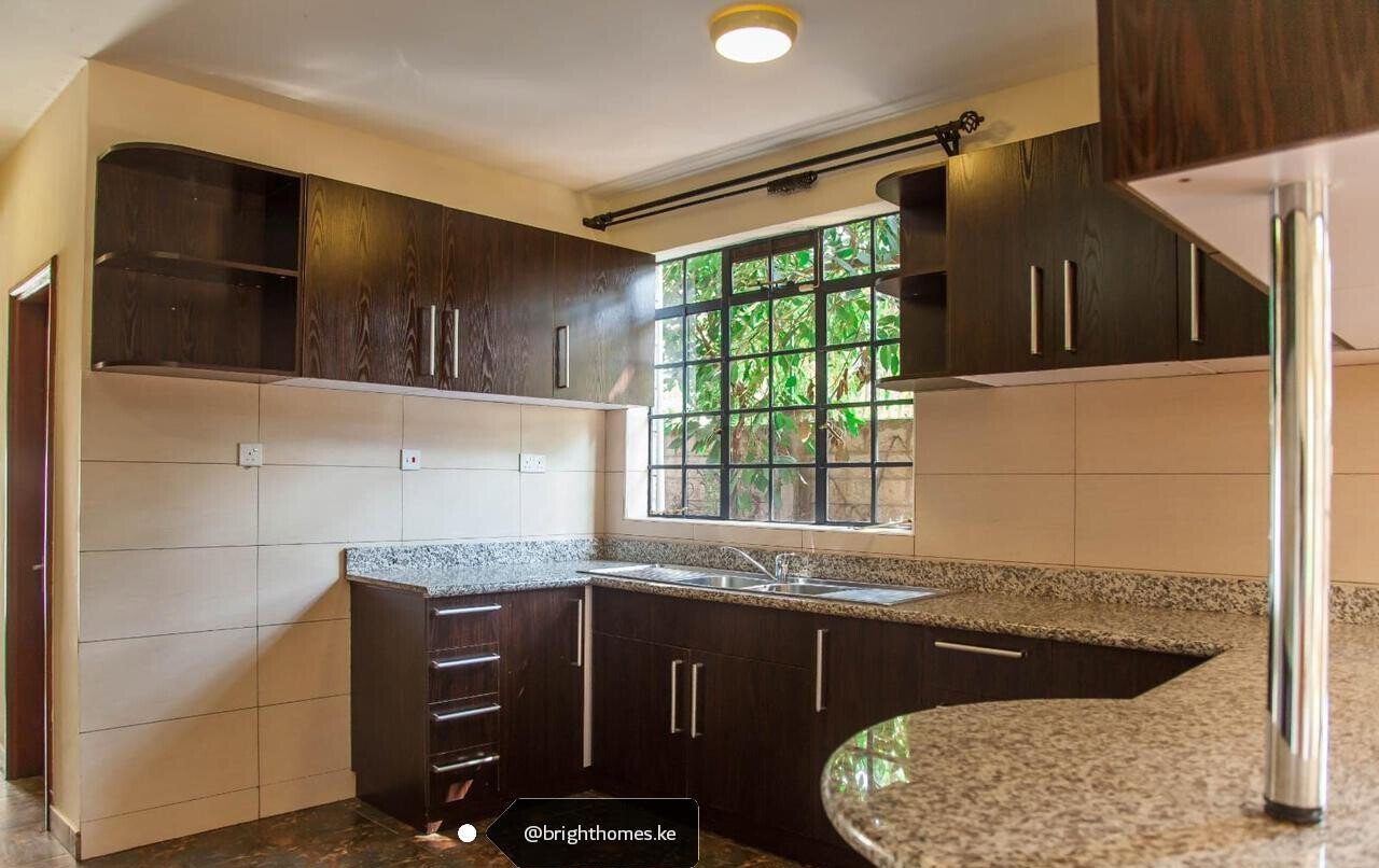 4-Ensuite Townhouse with Fireplace & Private Garden - Lavington