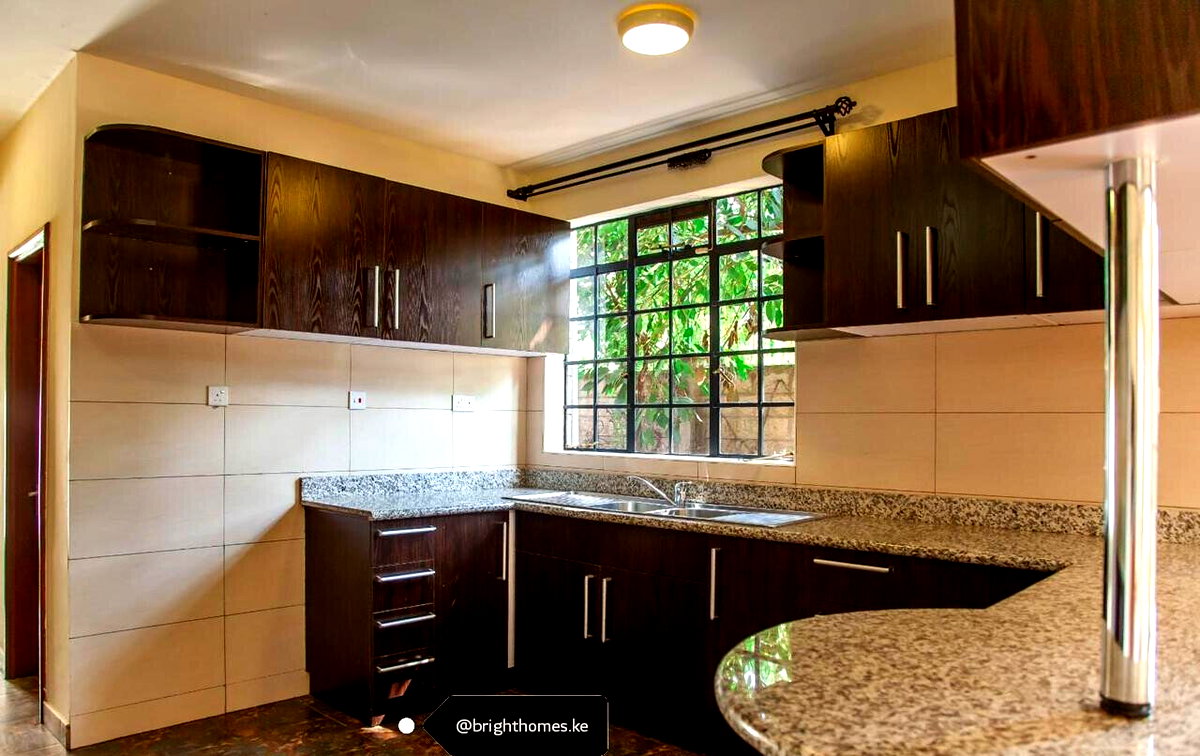 4-Ensuite Townhouse with Fireplace & Private Garden - Lavington