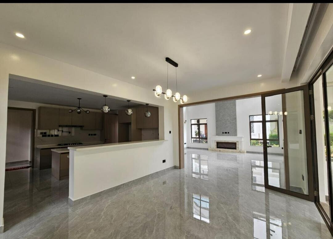 6-Bed Townhouse with Sauna, Jacuzzi & Rooftop Terrace - Lavington