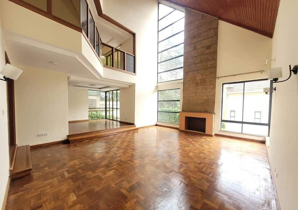 5-Ensuite Townhouse with Jacuzzi & High Timber Ceiling - Lavington