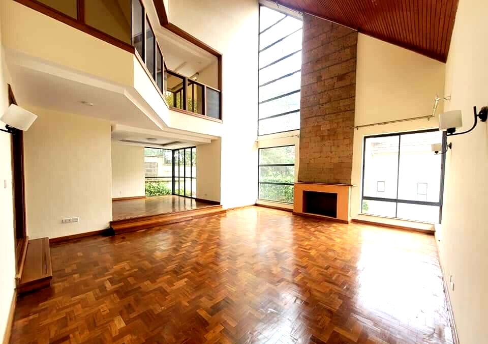 5-Ensuite Townhouse with Jacuzzi & High Timber Ceiling - Lavington