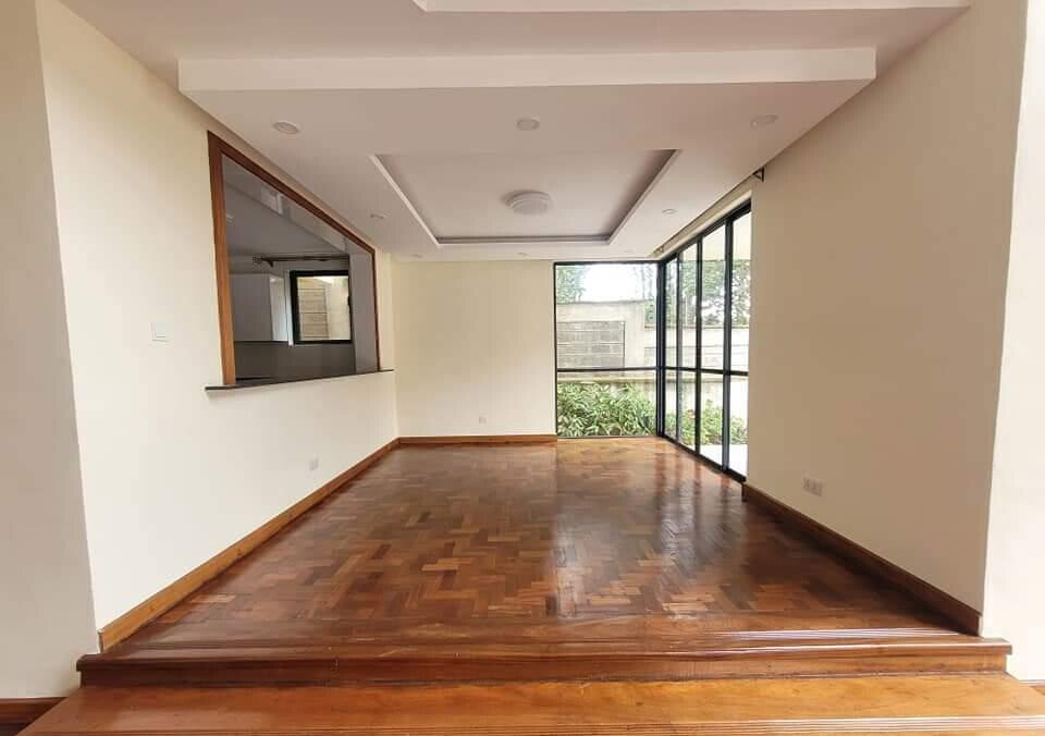 5-Ensuite Townhouse with Jacuzzi & High Timber Ceiling - Lavington