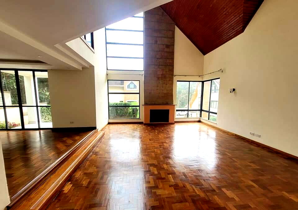 5-Ensuite Townhouse with Jacuzzi & High Timber Ceiling - Lavington