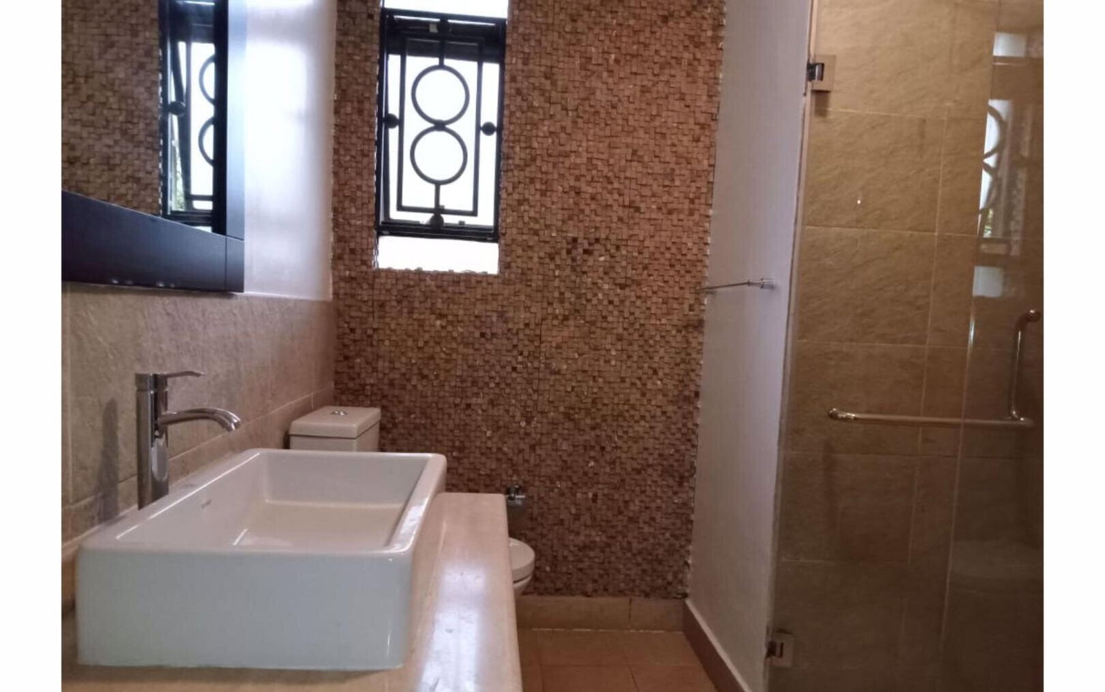 Corner Unit Townhouse with Huge Garden & Top Deck - Lavington