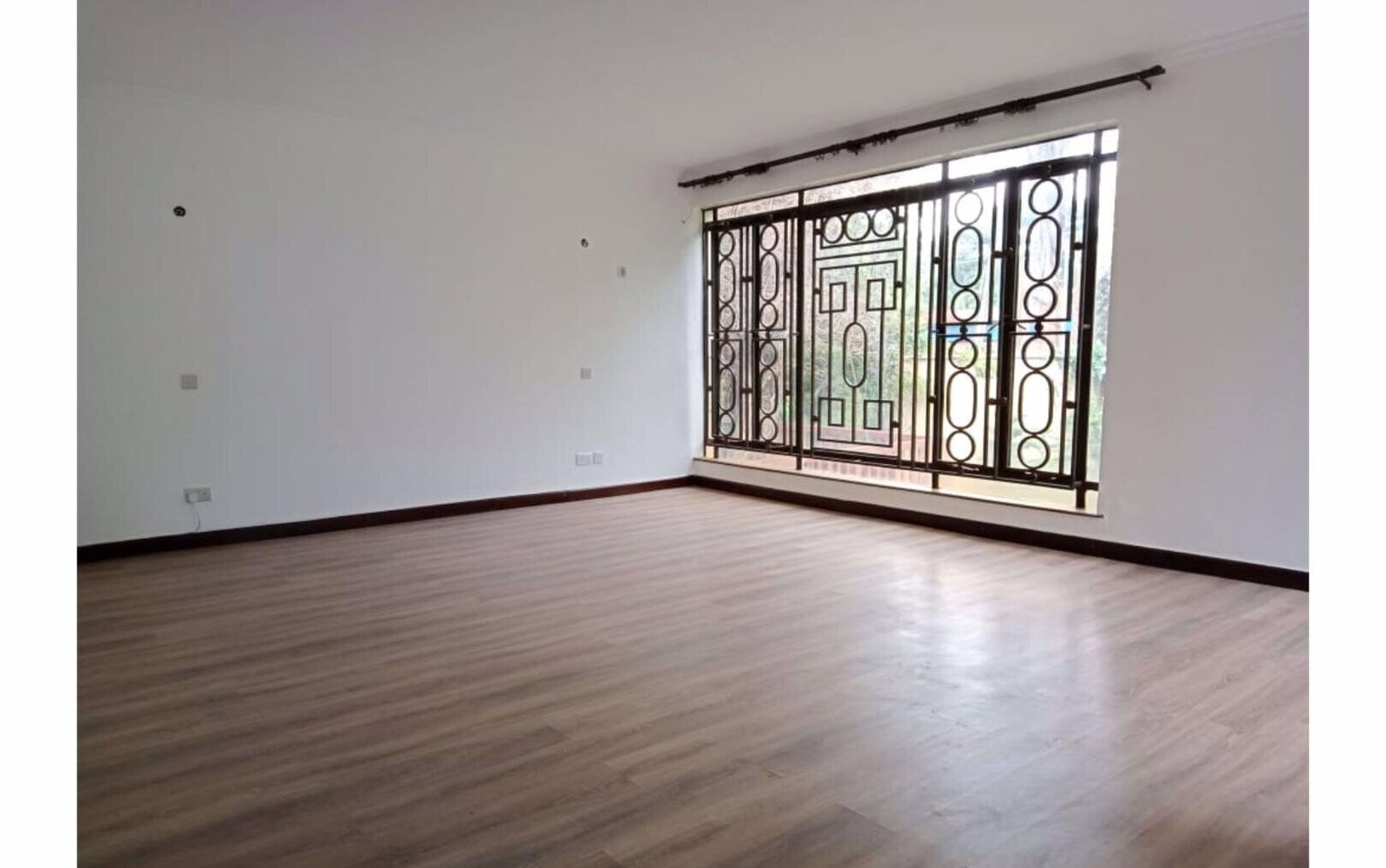Corner Unit Townhouse with Huge Garden & Top Deck - Lavington