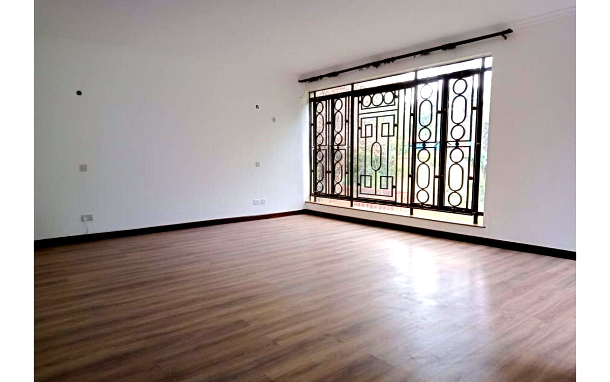 Corner Unit Townhouse with Huge Garden & Top Deck - Lavington