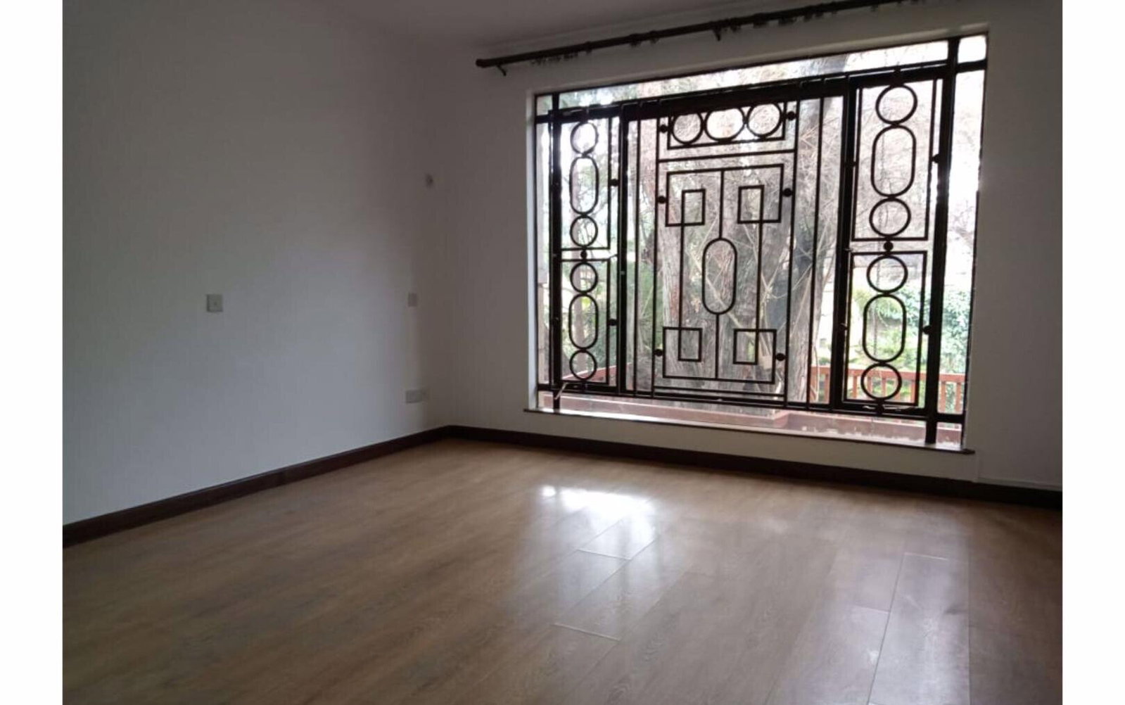 Corner Unit Townhouse with Huge Garden & Top Deck - Lavington