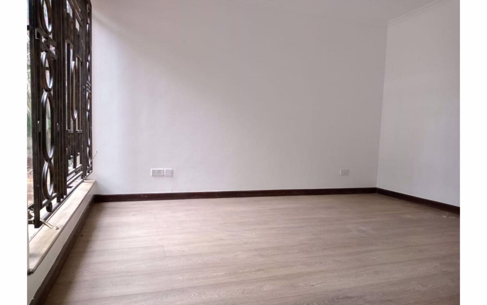 Corner Unit Townhouse with Huge Garden & Top Deck - Lavington