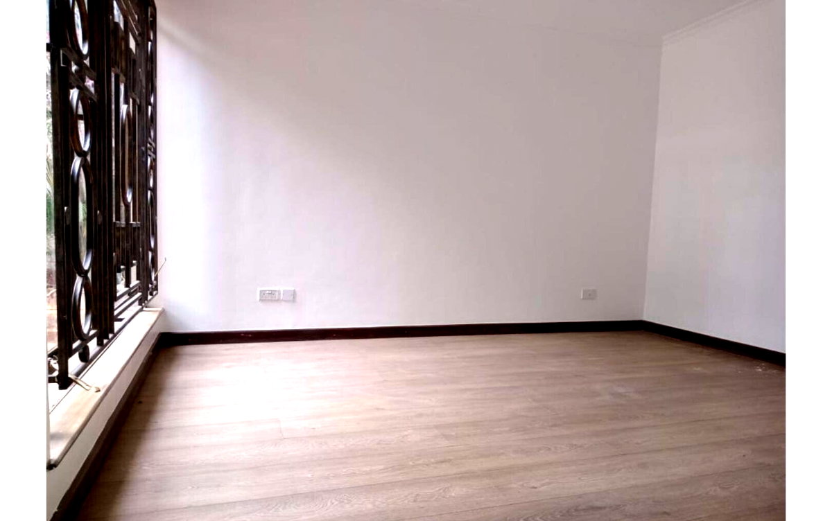 Corner Unit Townhouse with Huge Garden & Top Deck - Lavington
