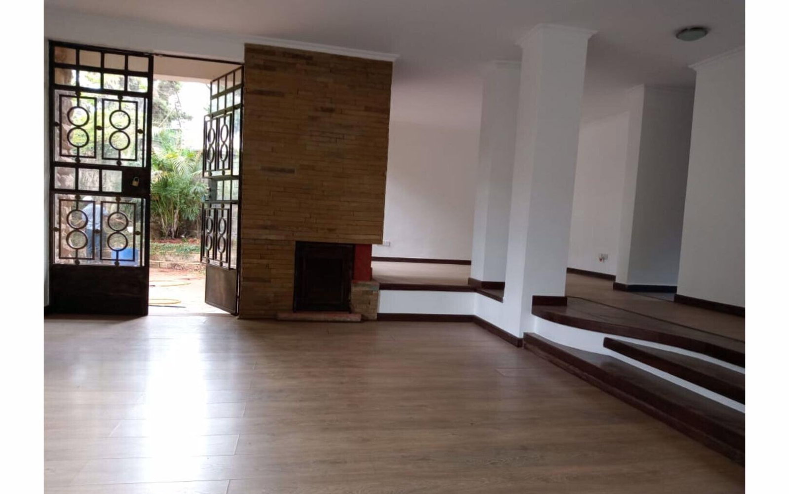 Corner Unit Townhouse with Huge Garden & Top Deck - Lavington