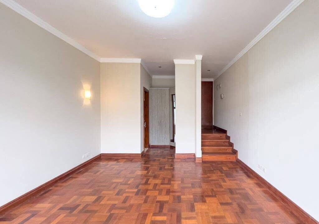 5-Ensuite Townhouse on Half-Acre with Pool & Clubhouse – Karen
