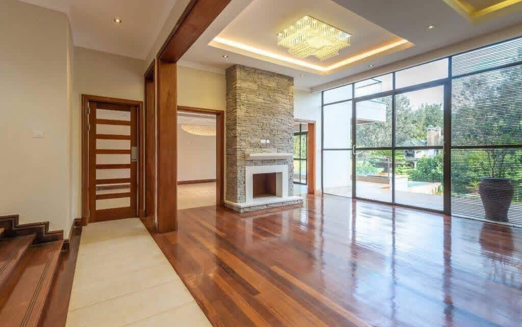 5-Ensuite Townhouse on Half-Acre with Pool & Clubhouse – Karen
