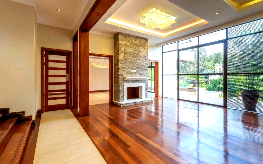 5-Ensuite Townhouse on Half-Acre with Pool & Clubhouse – Karen