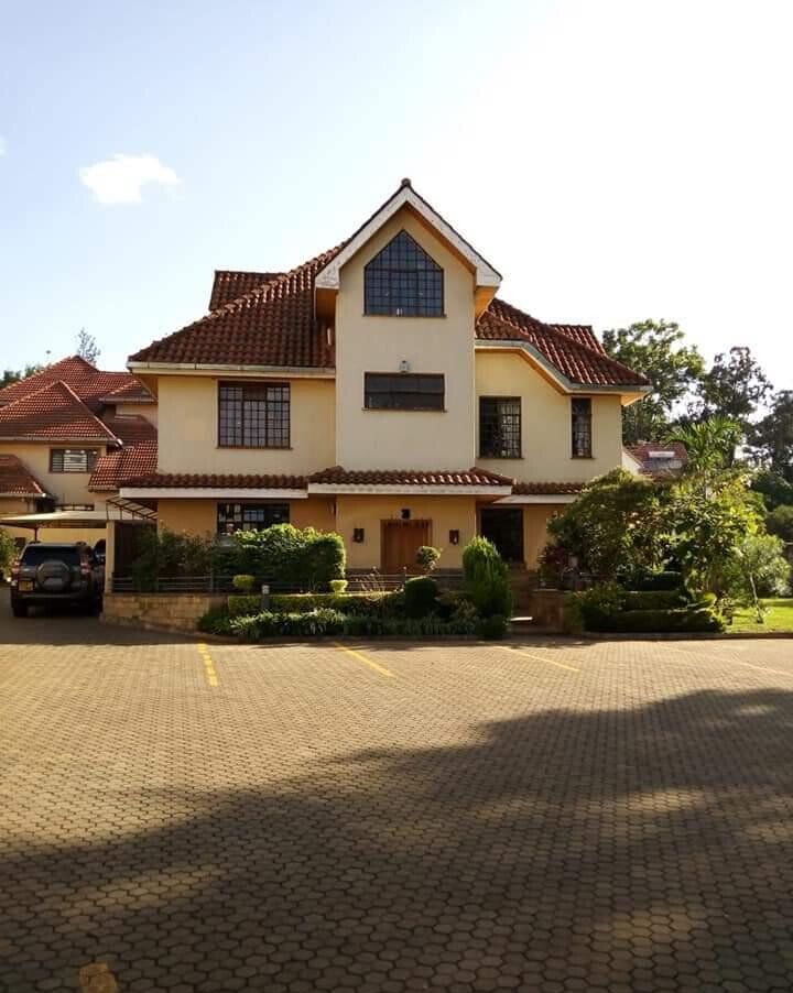 6-Bed Townhouse with Gazebo & Servant Quarter - Lavington