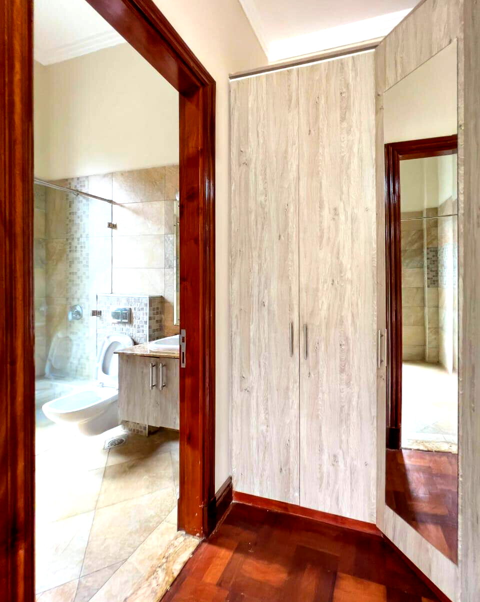 5-Ensuite Villa with DSQ & Shared Gym – Karen