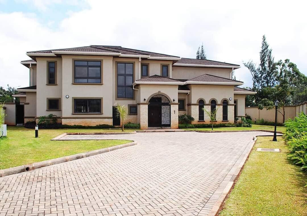 5-Ensuite Villa with Back Garden Access – Karen