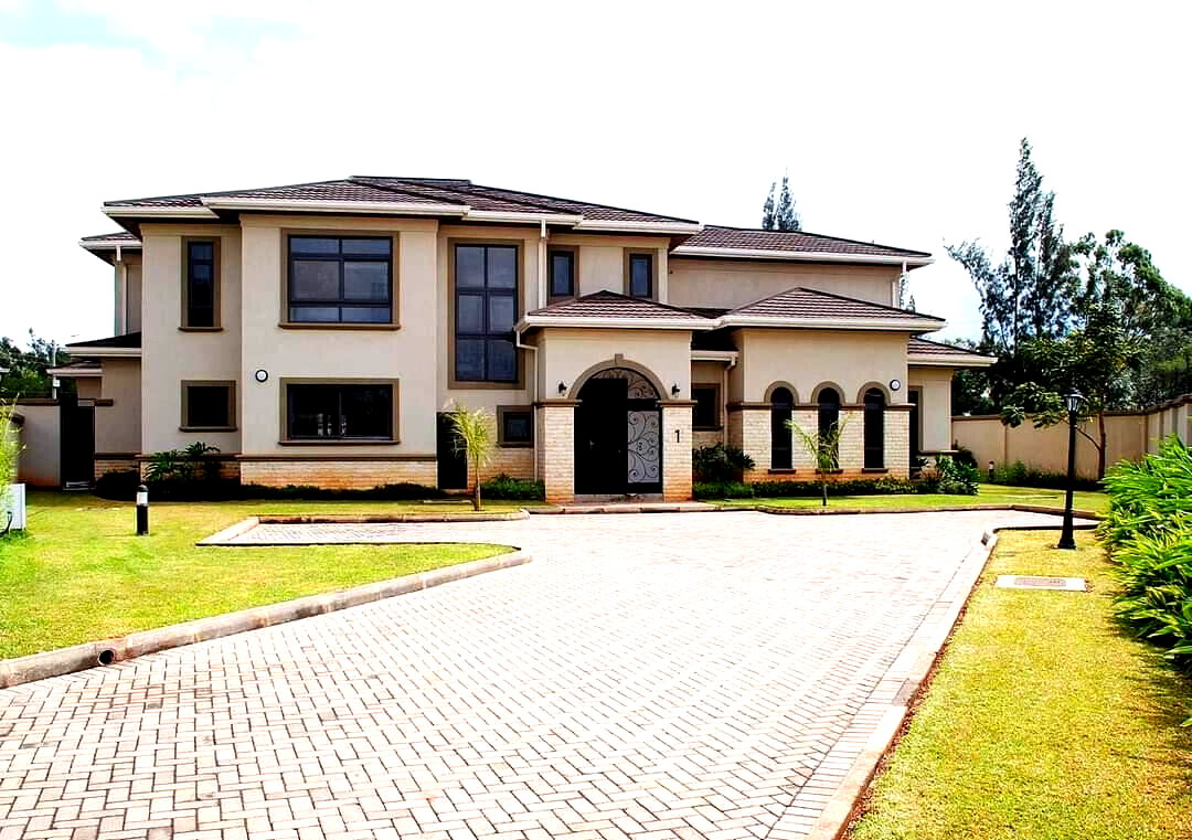 5-Ensuite Villa with Back Garden Access – Karen