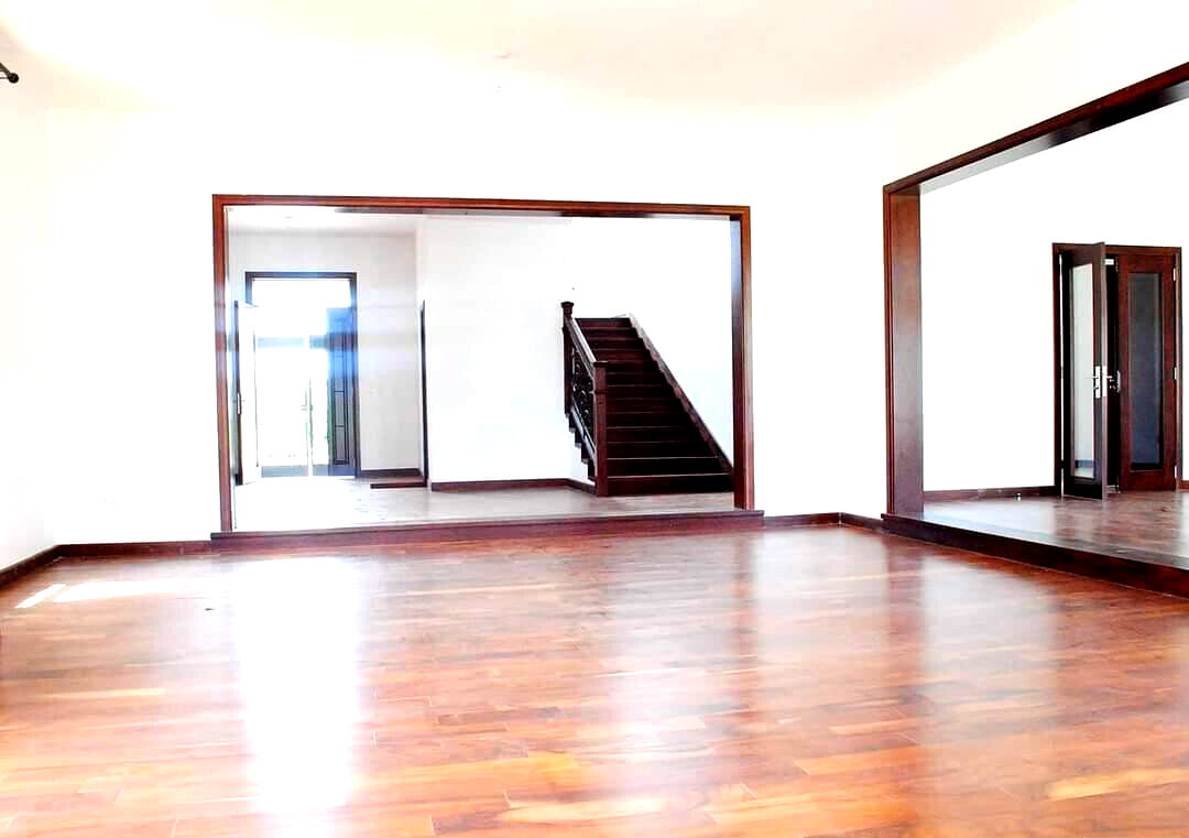 5-Ensuite Villa with Back Garden Access – Karen