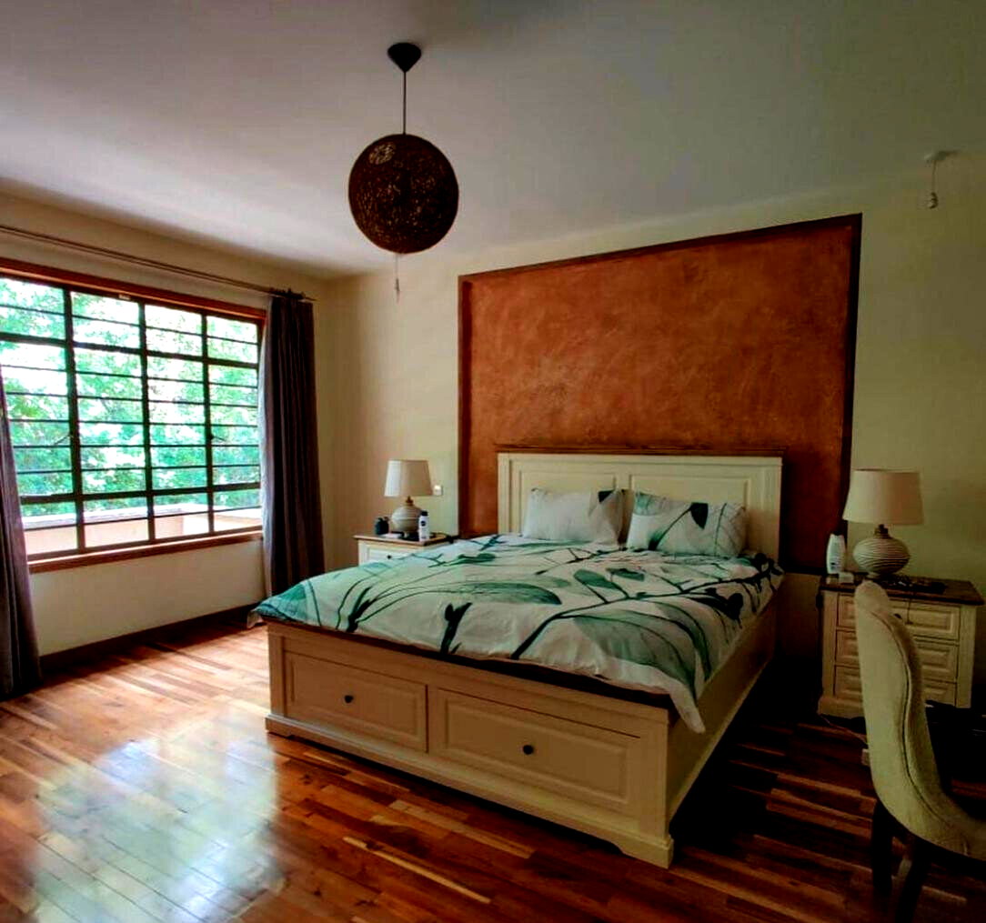 5-Ensuite Townhouse with DSQ & Private Garden - Westlands