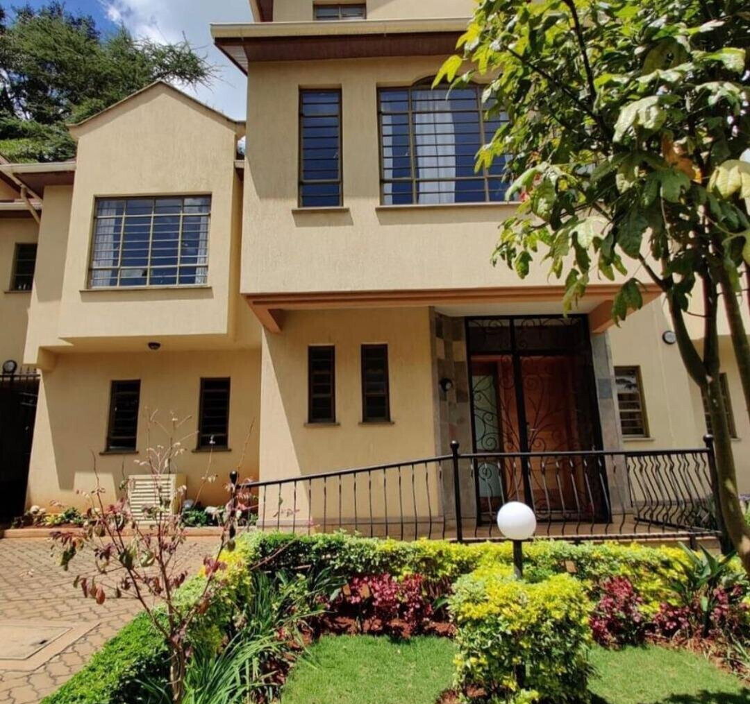 5-Ensuite Townhouse with DSQ & Private Garden - Westlands