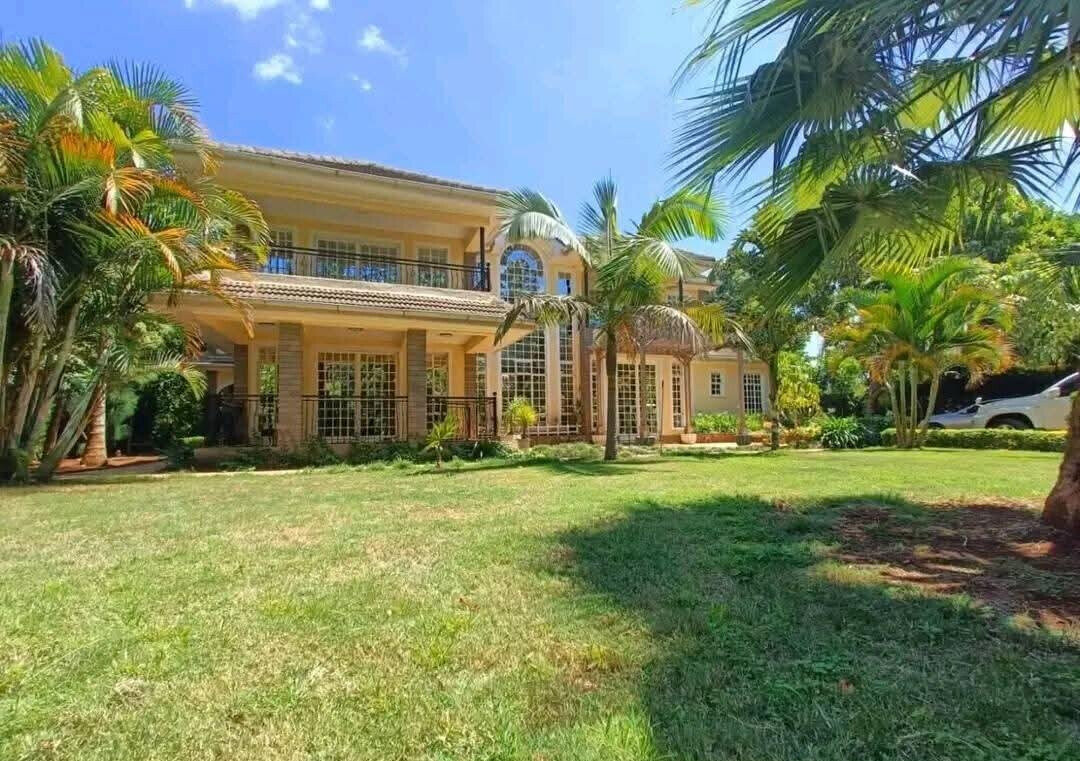 4-Ensuite Home Office Townhouse on Half-Acre – Karen