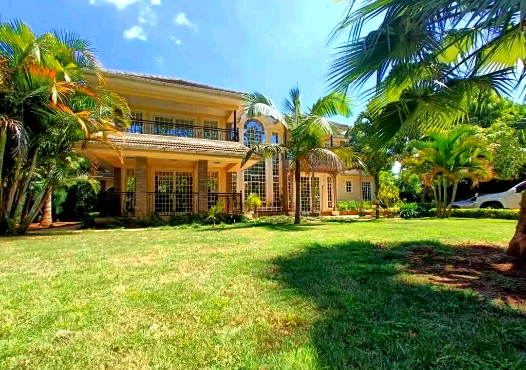 4-Ensuite Home Office Townhouse on Half-Acre – Karen