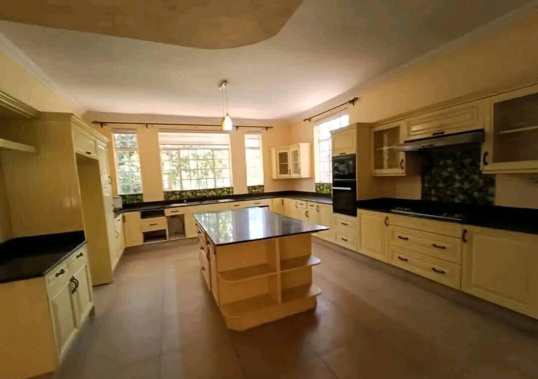 4-Ensuite Home Office Townhouse on Half-Acre – Karen