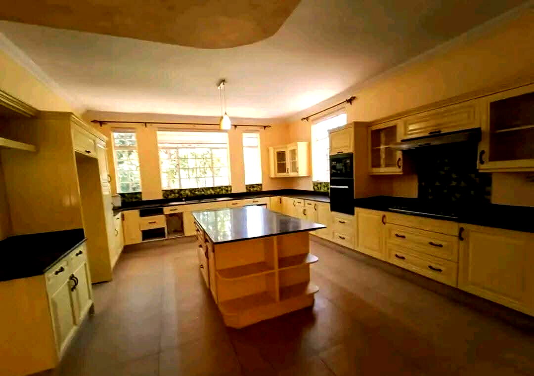 4-Ensuite Home Office Townhouse on Half-Acre – Karen
