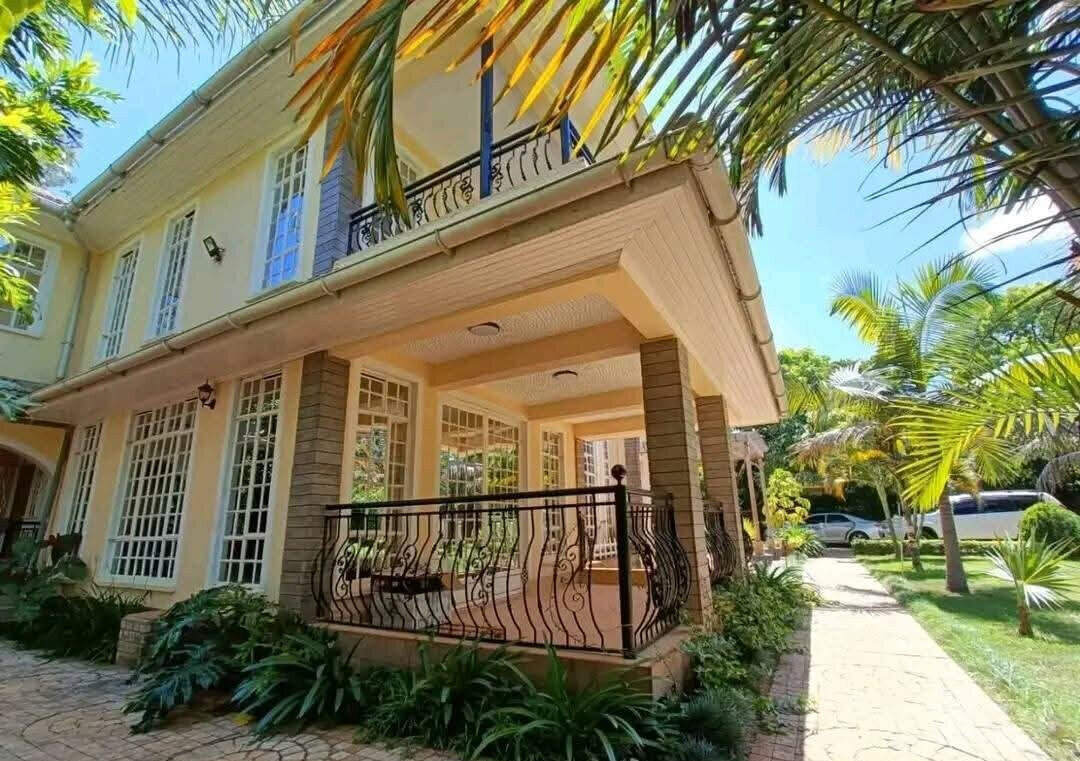 4-Ensuite Home Office Townhouse on Half-Acre – Karen