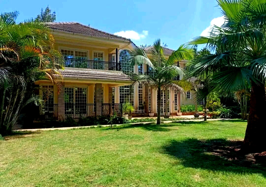4-Ensuite Home Office Townhouse on Half-Acre – Karen