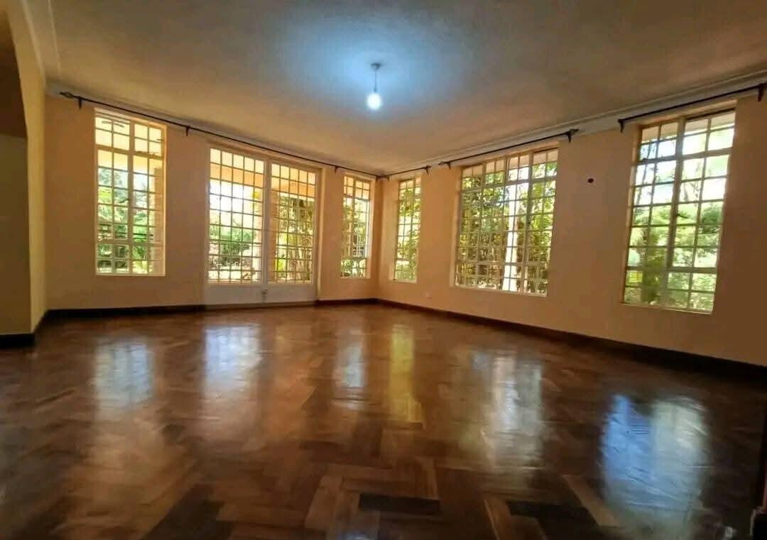 4-Ensuite Home Office Townhouse on Half-Acre – Karen