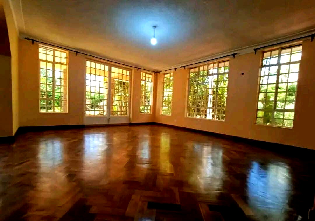 4-Ensuite Home Office Townhouse on Half-Acre – Karen