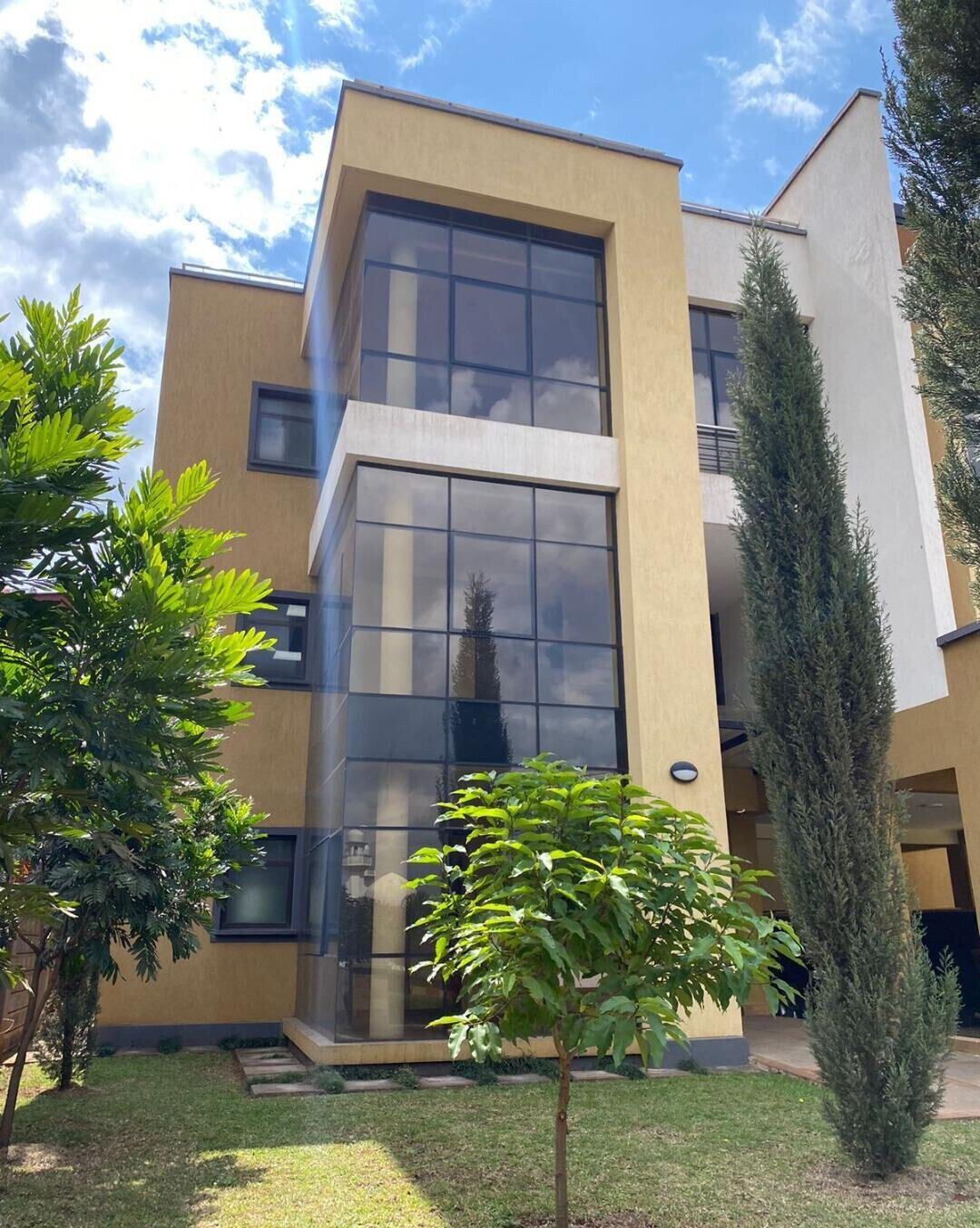 5-Bed Townhouse with DSQ in Lavington - 90M