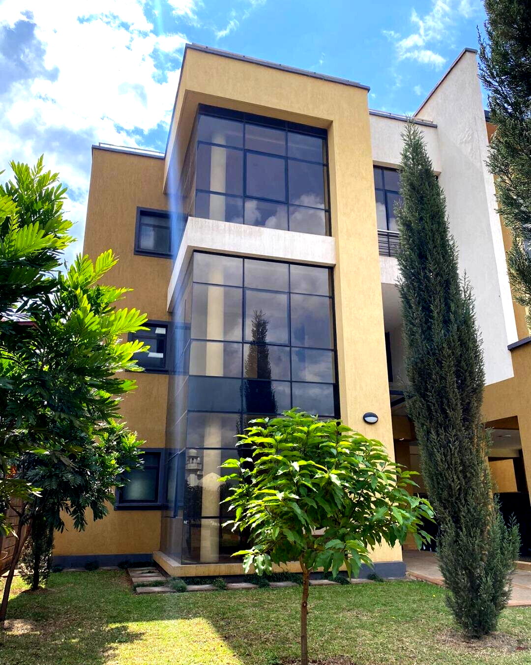 5-Bed Townhouse with DSQ in Lavington - 90M