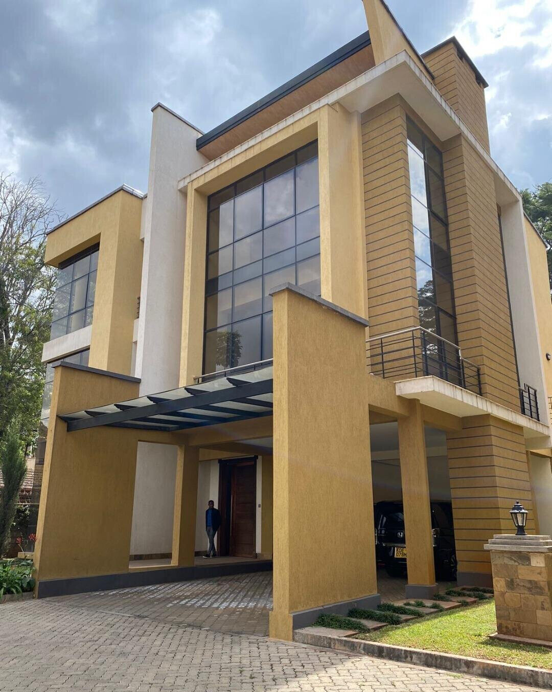 5-Bed Townhouse with DSQ in Lavington - 90M