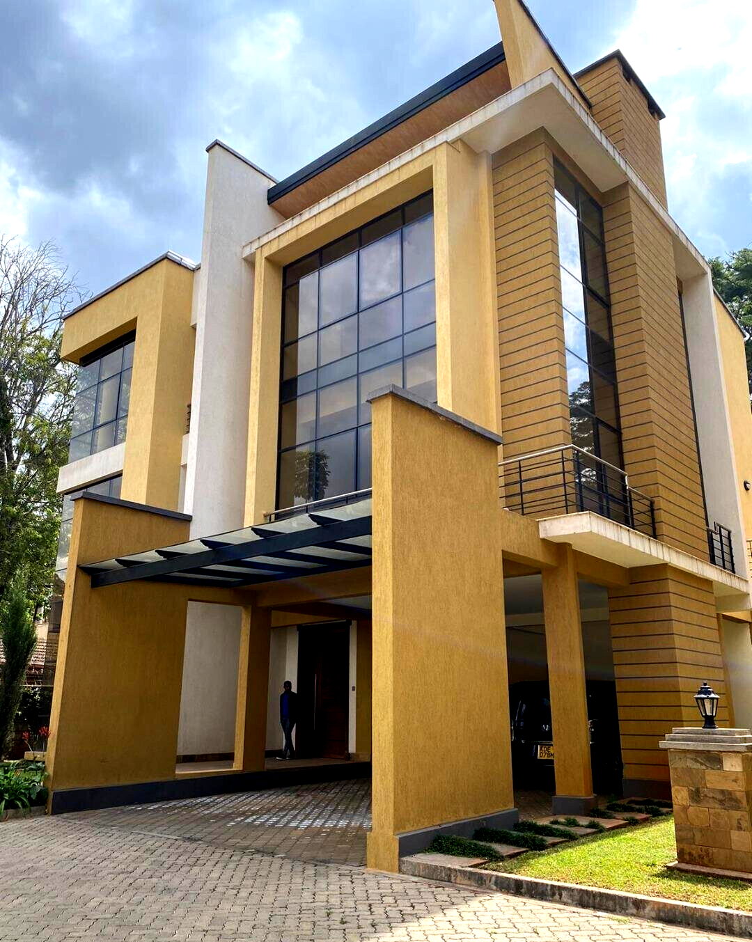 5-Bed Townhouse with DSQ in Lavington - 90M