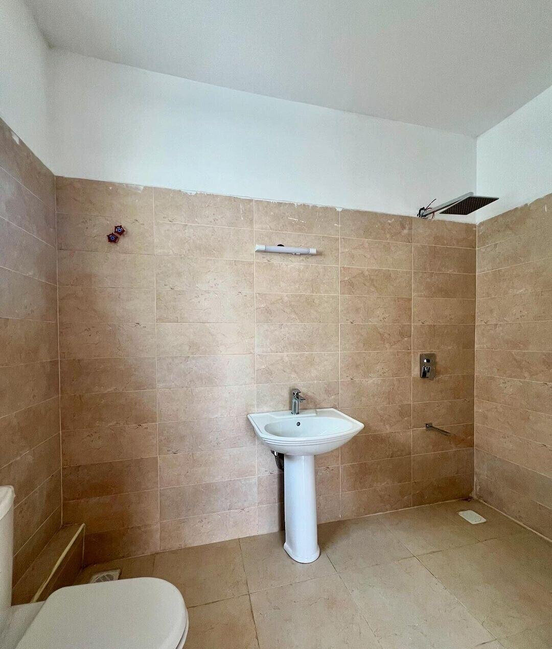 4BR Townhouse with Home Office & Family Room - Lavington