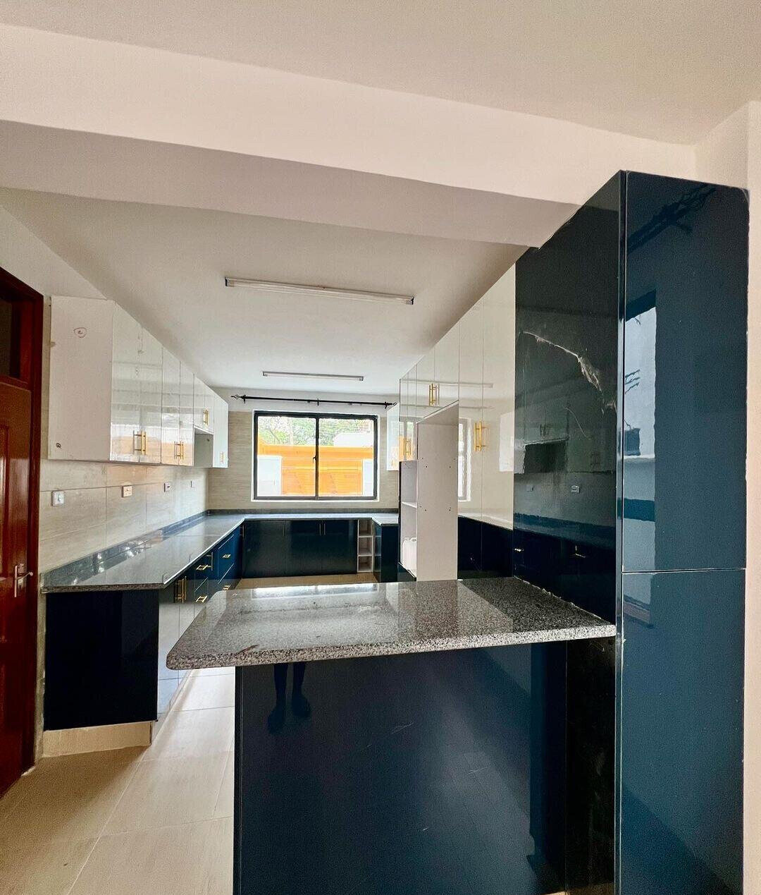 4BR Townhouse with Home Office & Family Room - Lavington