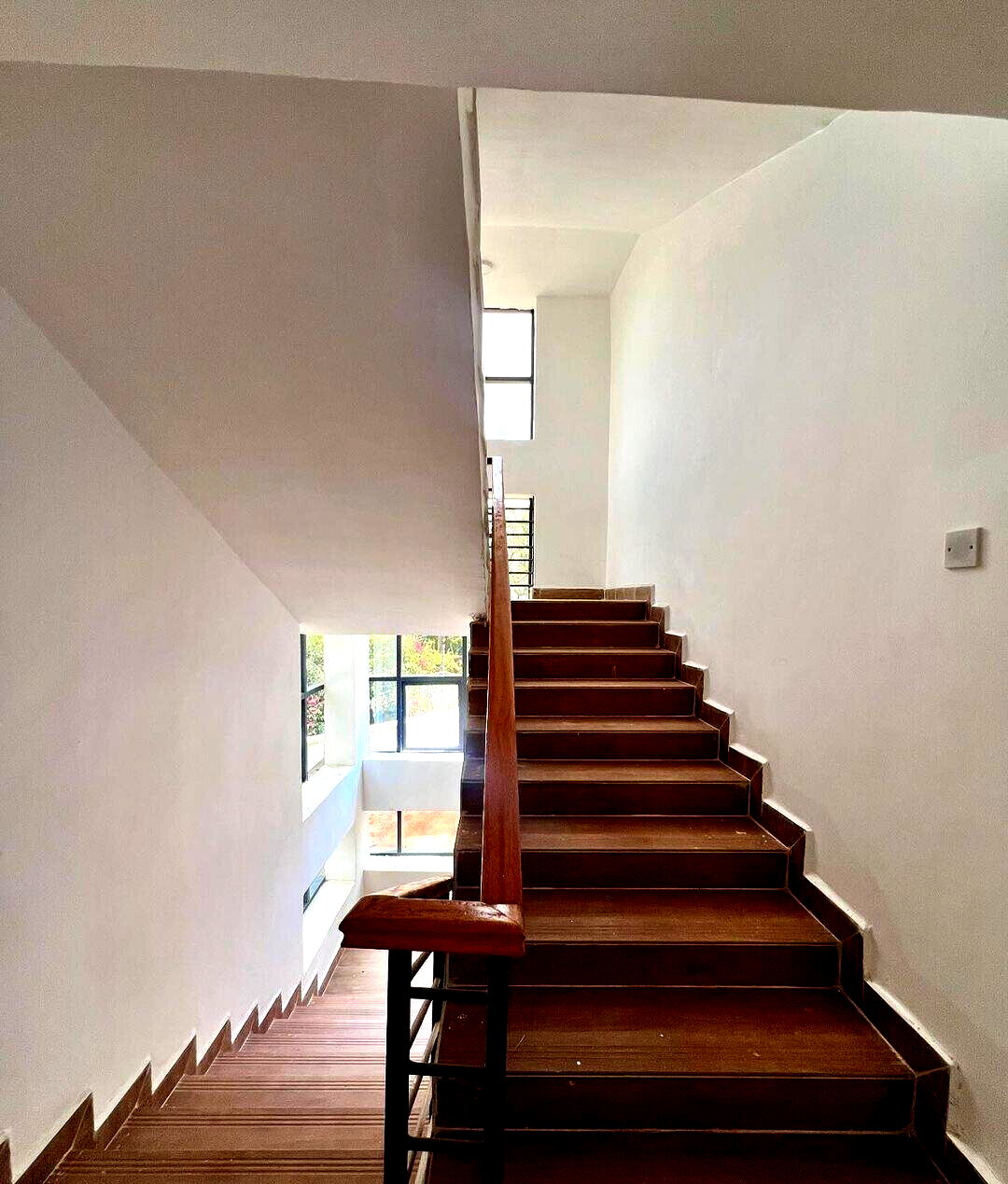 4BR Townhouse with Home Office & Family Room - Lavington