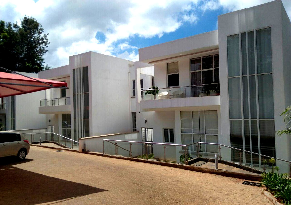 4BR Townhouse with Private Pool & DSQ Kitchen – Kyuna