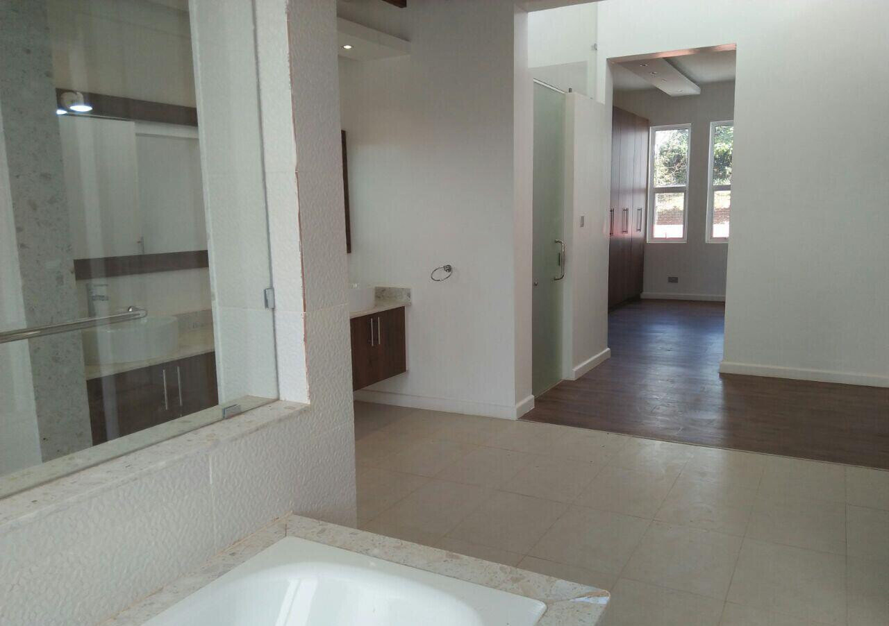 4BR Townhouse with Private Pool & DSQ Kitchen – Kyuna