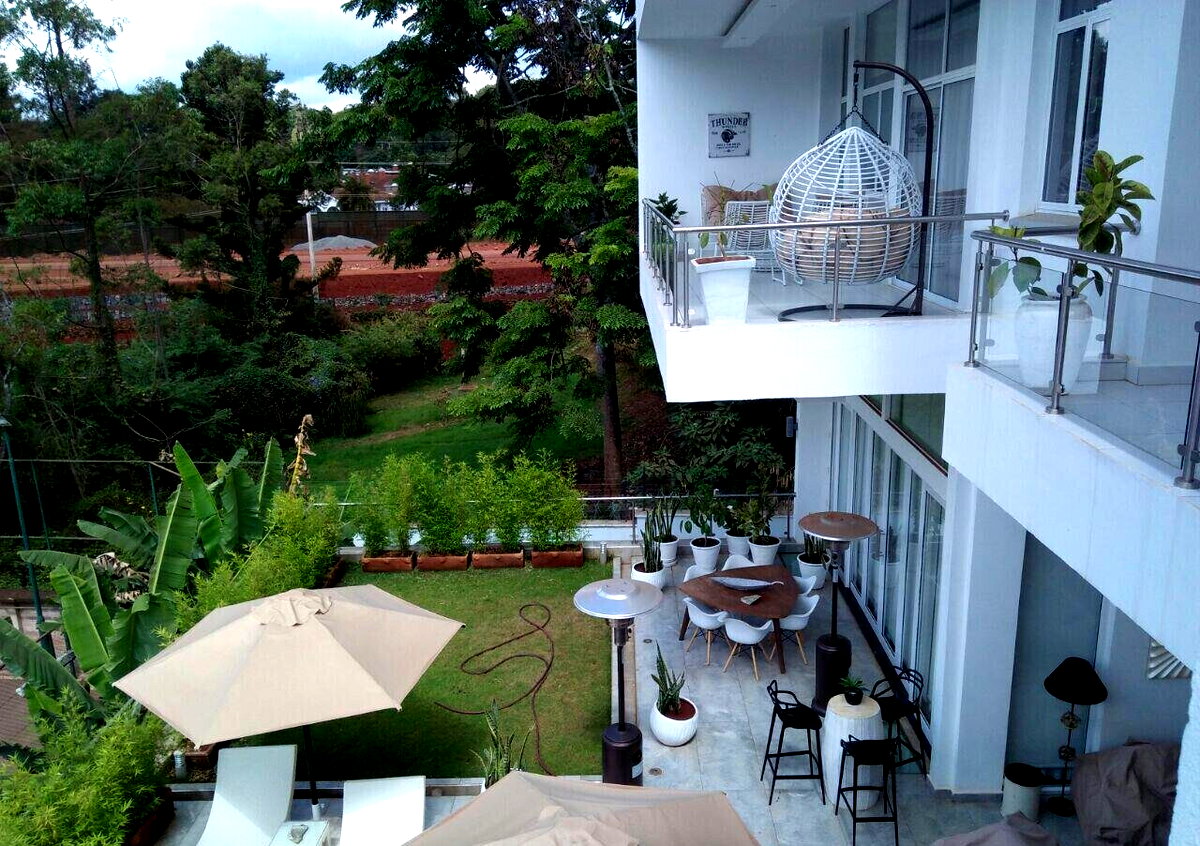 4BR Townhouse with Private Pool & DSQ Kitchen – Kyuna