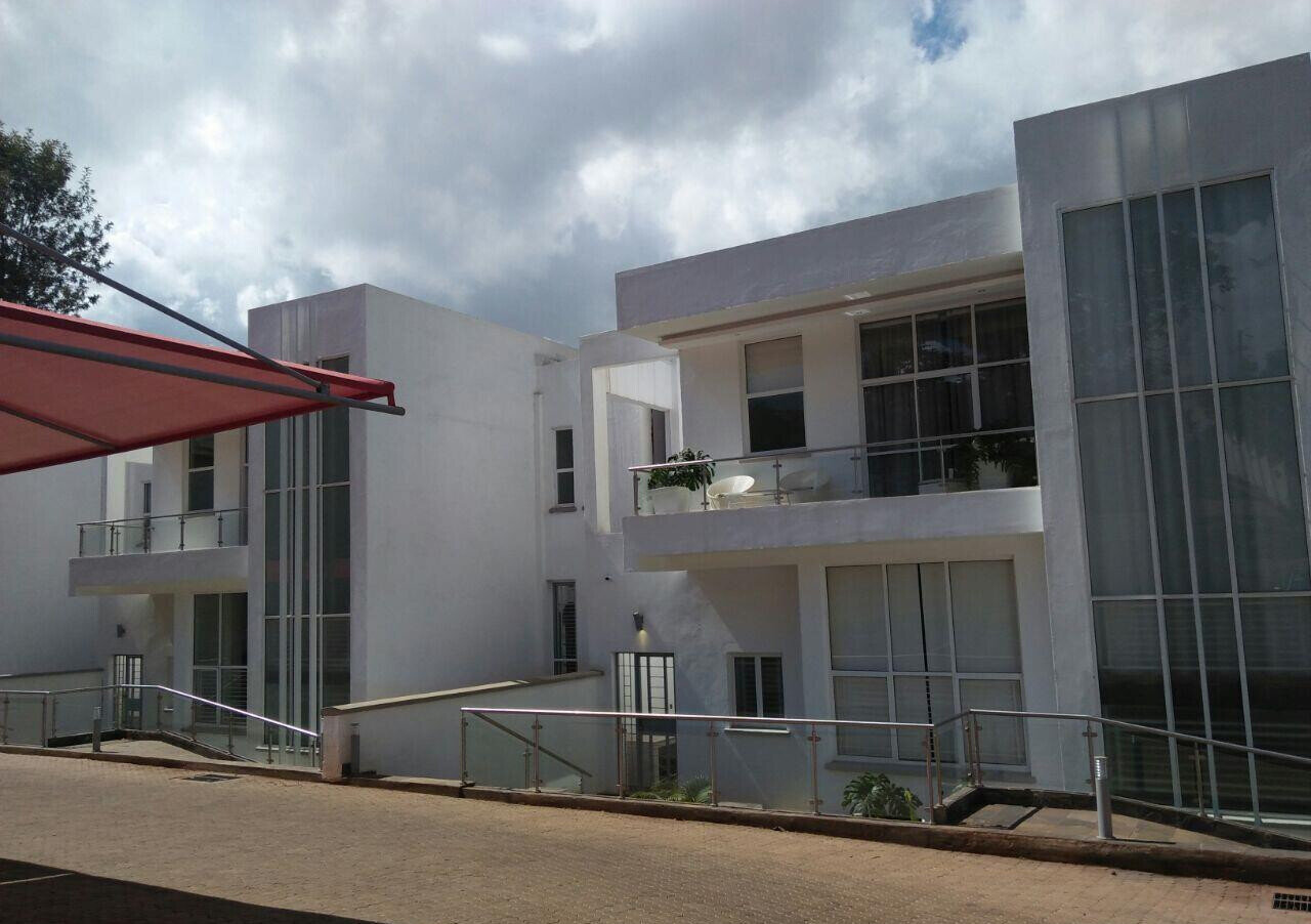 4BR Townhouse with Private Pool & DSQ Kitchen – Kyuna